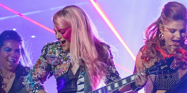 jem-and-the-holograms-foto-dal-film-01-1