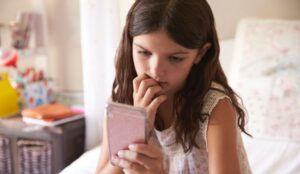 a che età i bambini possono avere il cellulare