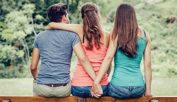 uomo tradisce triangolo coppia