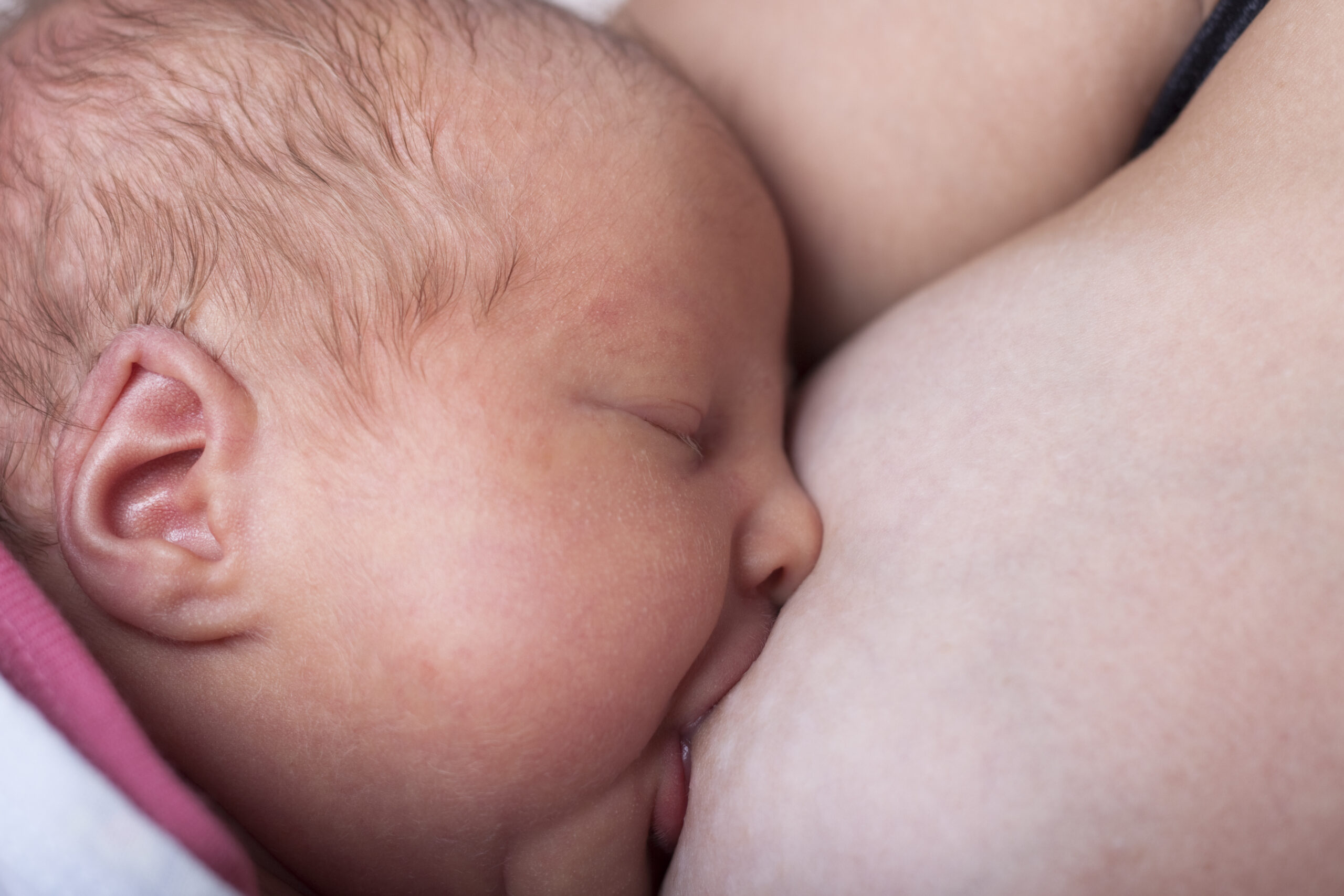 neonato mangia abbastanza