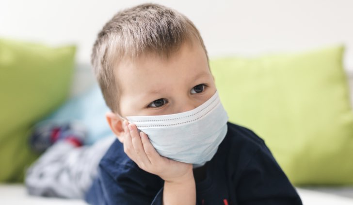 mamme protesta coronavirus mascherina bambino
